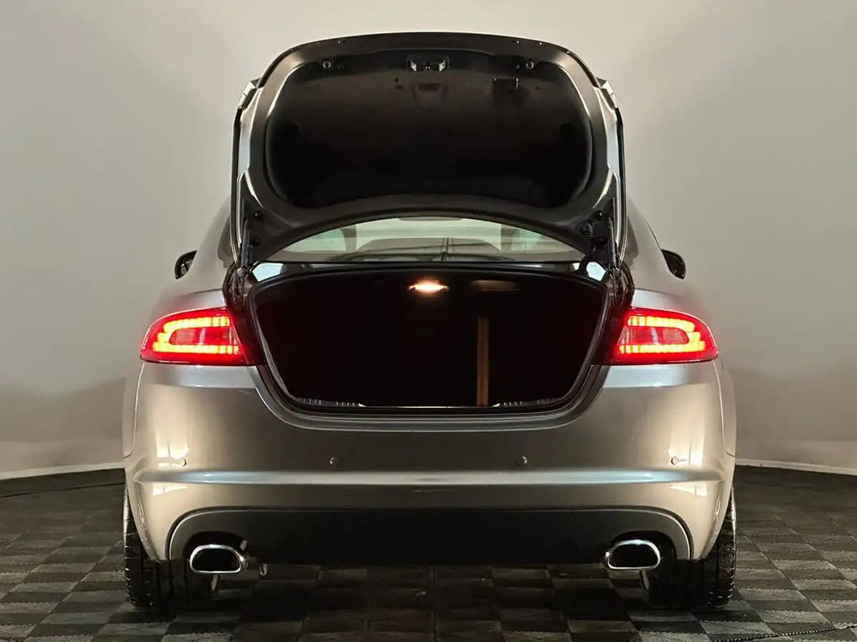 2010-jaguar-xf-30td-portfolio-big-7