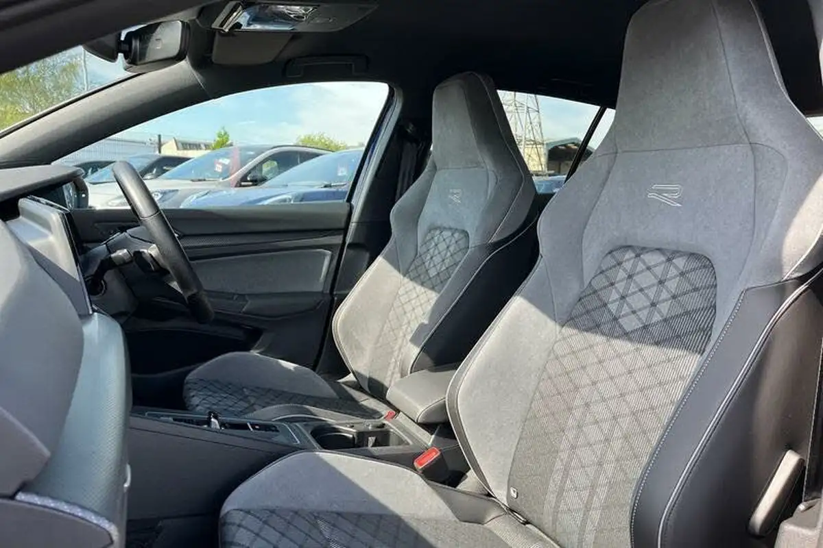 2022-volkswagen-golf-15-etsi-r-line-150ps-hatchback-big-18
