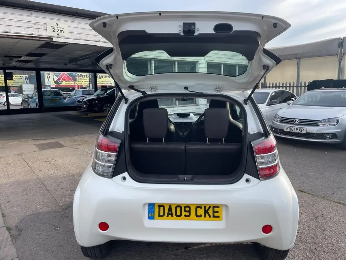 2009-toyota-iq-10-2-big-24