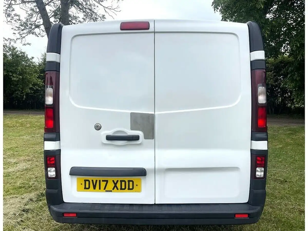2017-vauxhall-vivaro-16cdti-2900-l2h1-120pseu6-panel-van-big-14