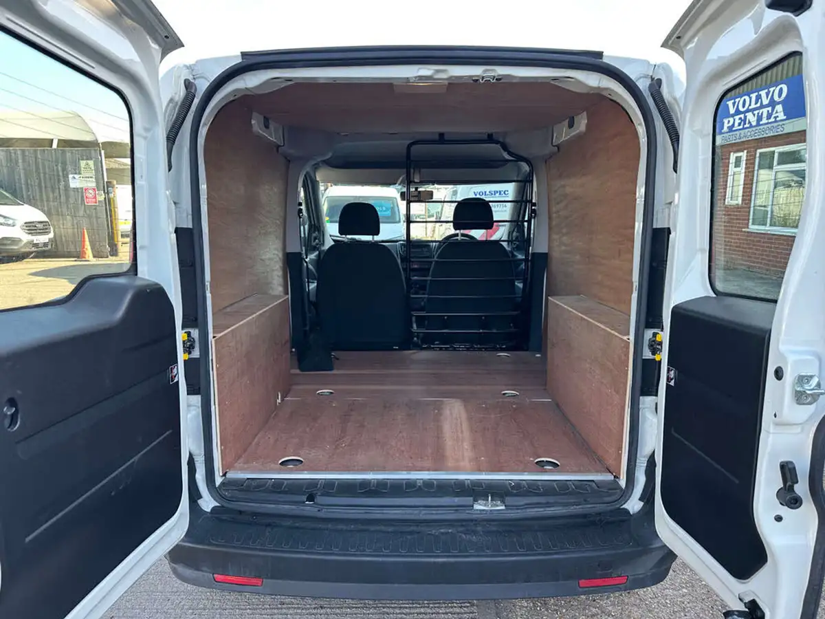 2018-fiat-doblo-cargo-16td-l1h1-big-8