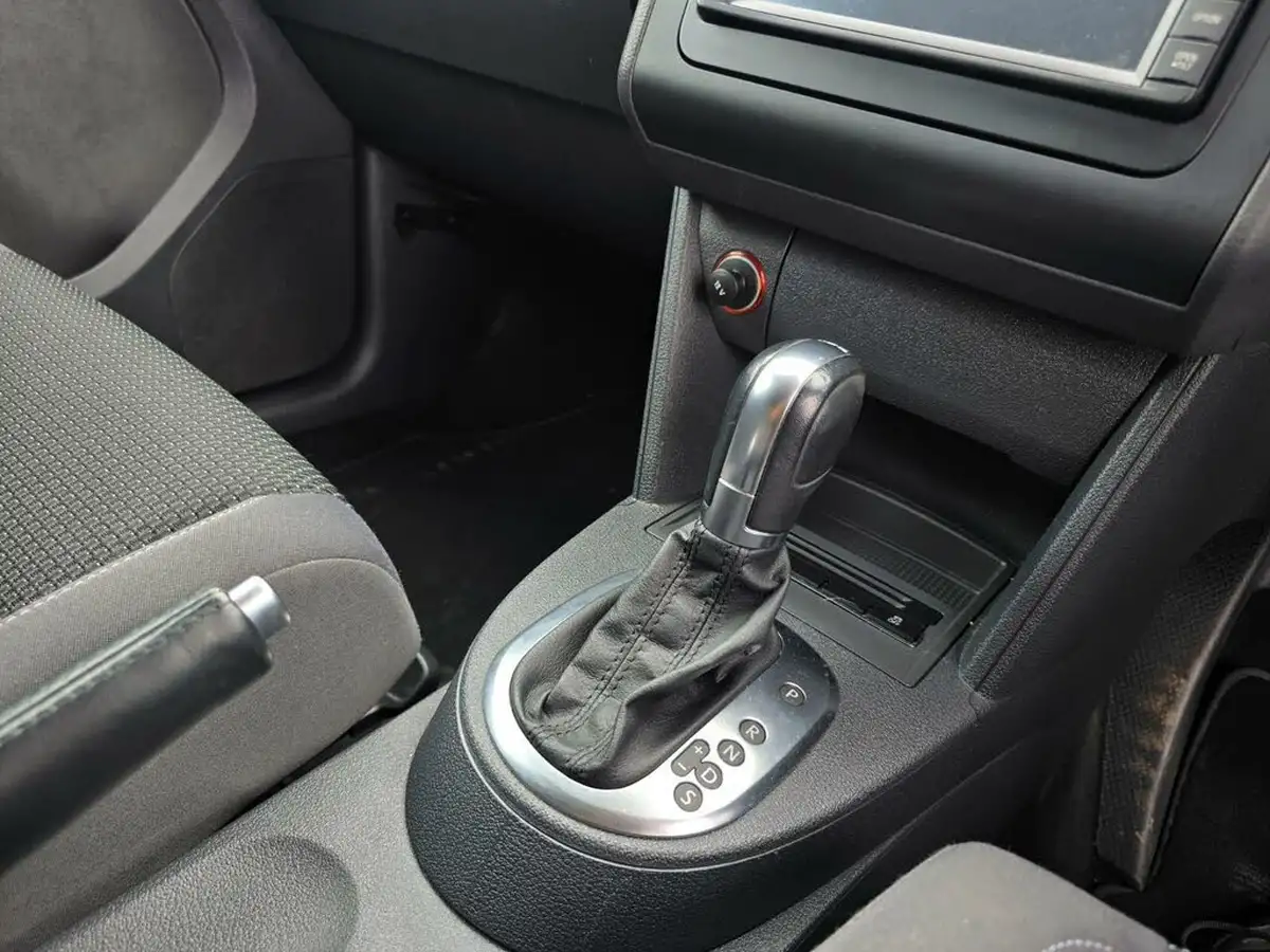 2014-volkswagen-touran-big-22
