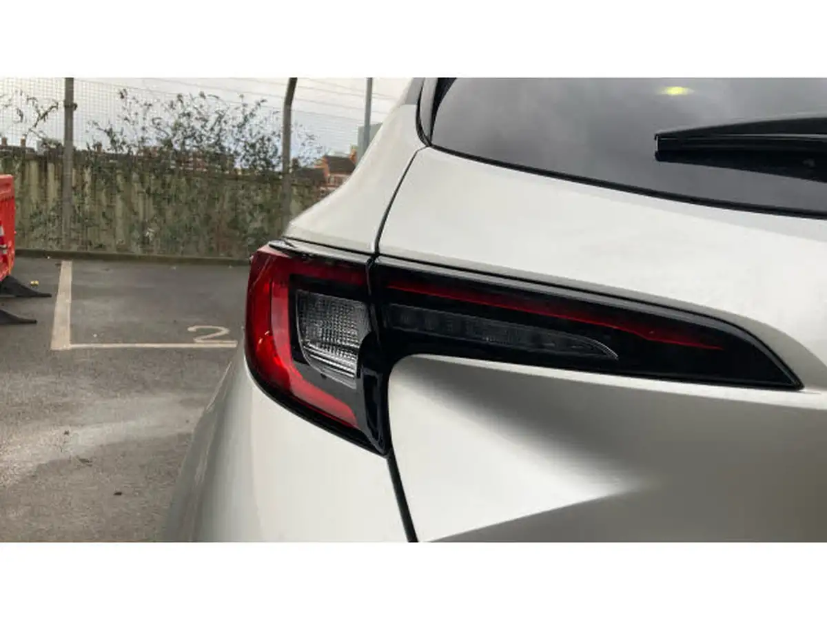 2024-toyota-corolla-20-vvt-i-gr-sport-hatchback-big-22
