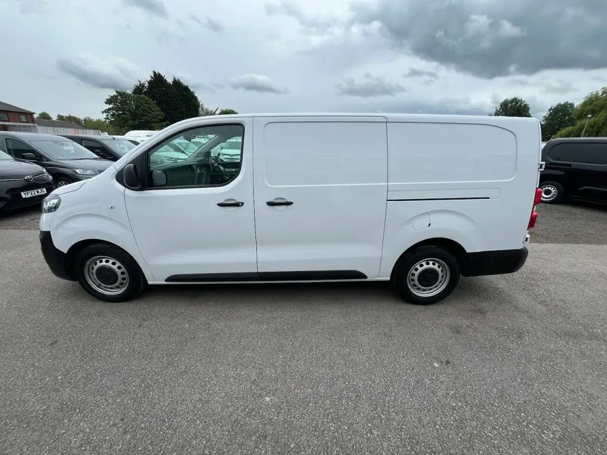 2022-vauxhall-vivaro-15td-2900-l2h1-dynamic-big-3