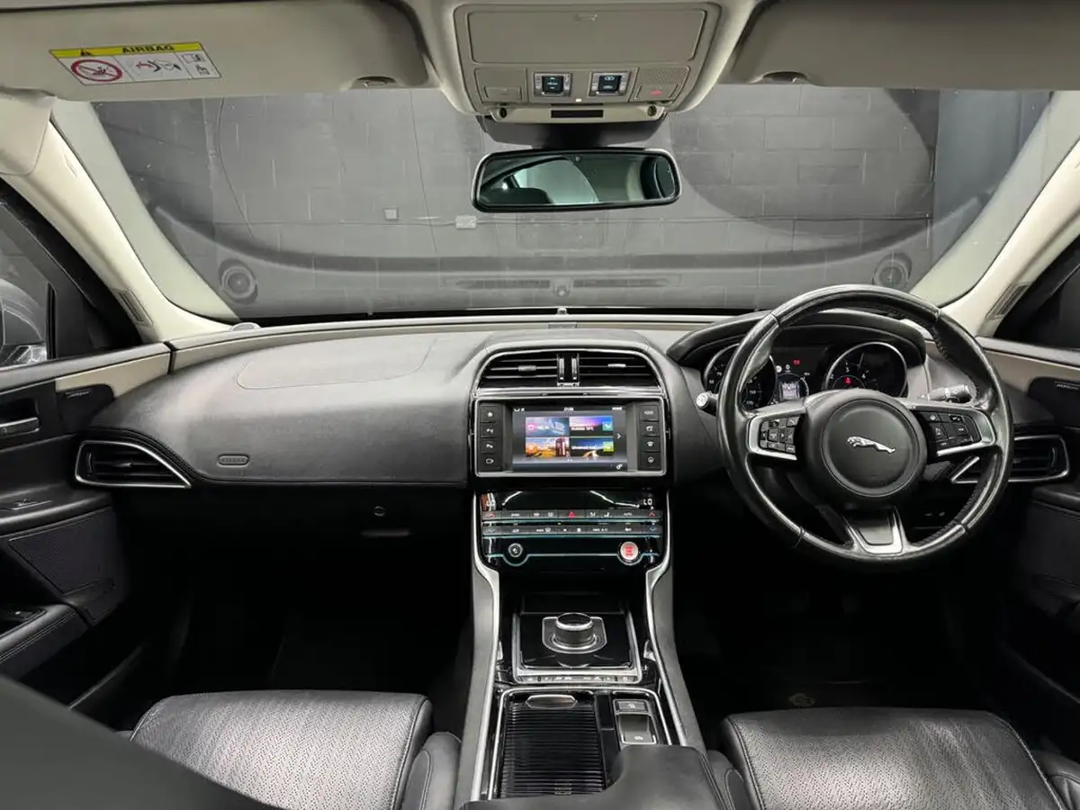 2017-jaguar-xe-20d-portfolio-180ps-awd-ss-1999cc-auto-big-49