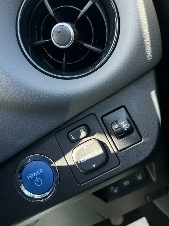 2018-toyota-yaris-15-vvt-i-icon-hybrid-big-42