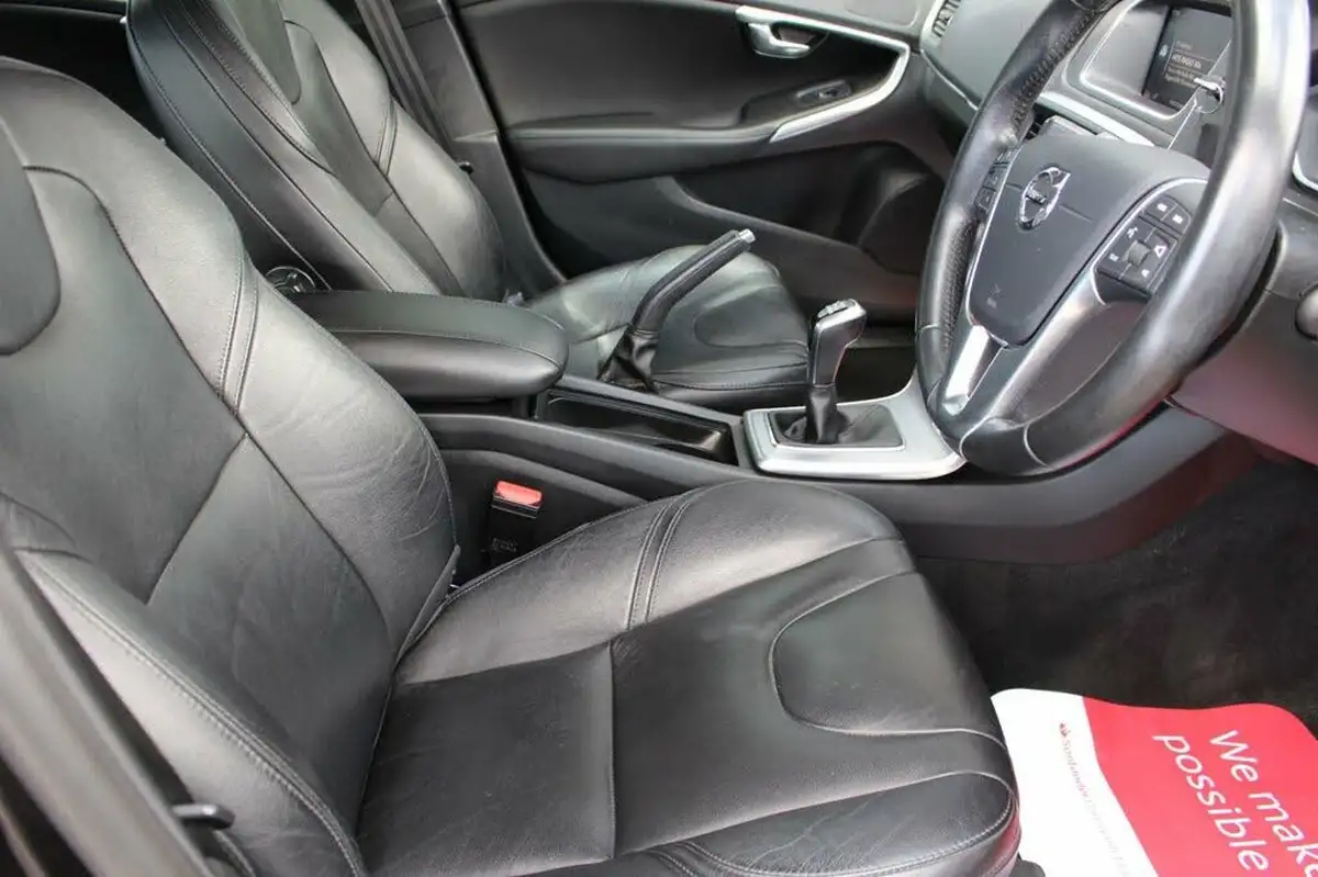 2018-volvo-v40-20-t2-inscription-big-9