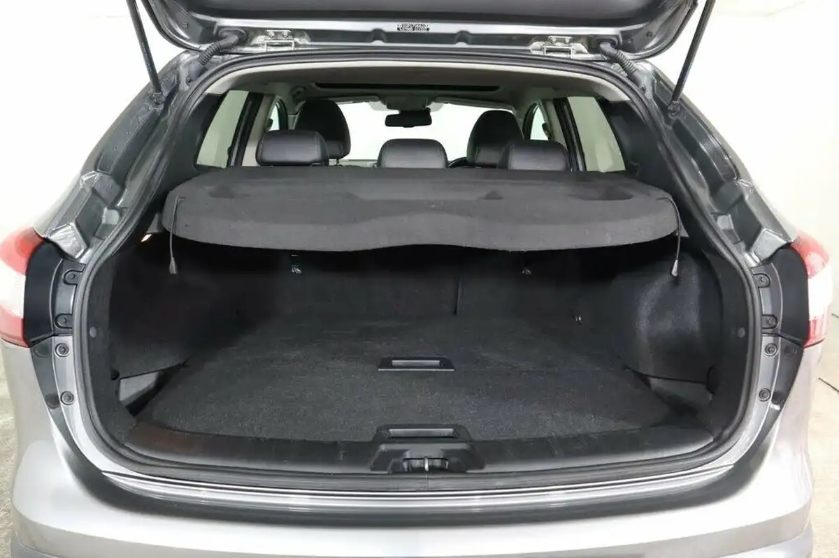 2014-nissan-qashqai-16dci-tekna-4x4-big-8