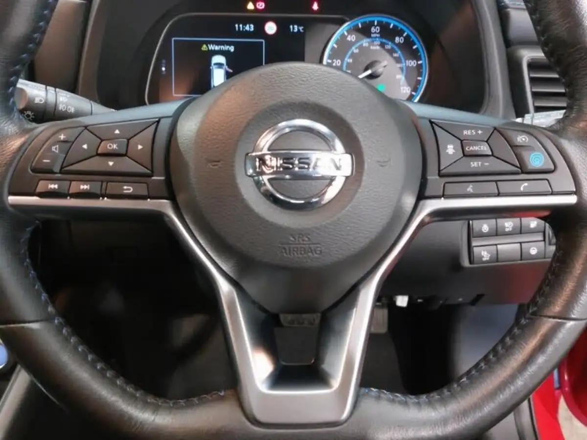 2020-nissan-leaf-e-tekna-big-15