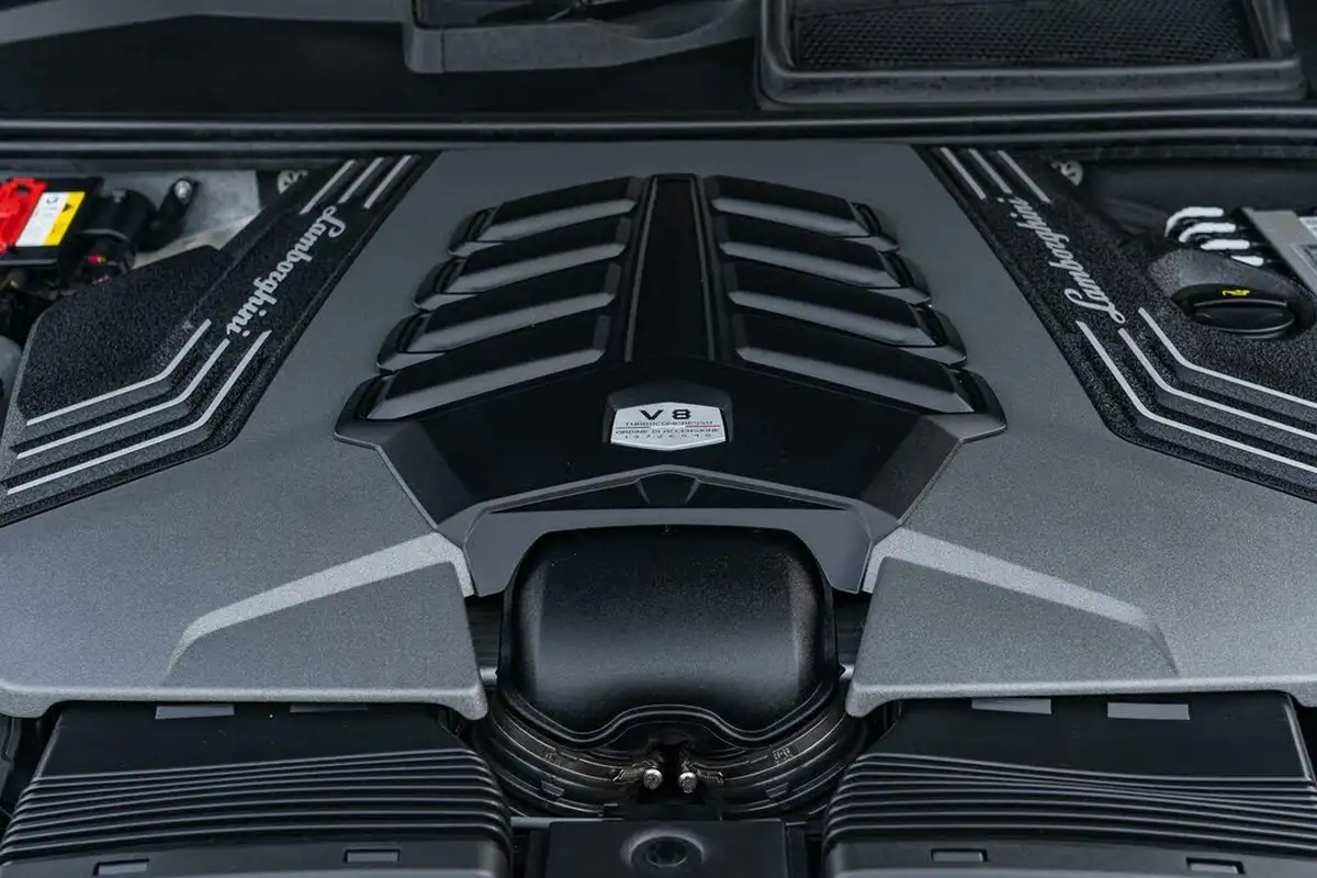 2021-lamborghini-urus-40-no-trim-big-9