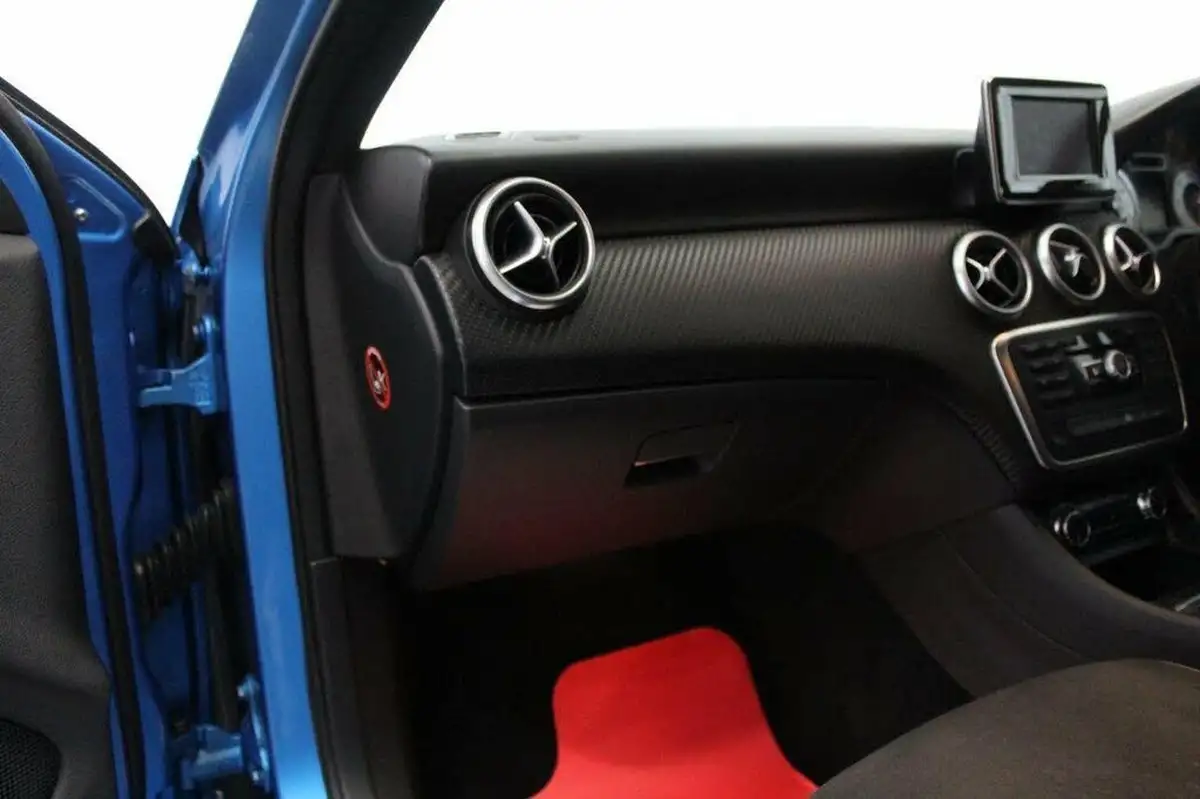 2013-mercedes-benz-a-class-15-cdi-a180-amg-sport-109ps-blueefficiency-big-35