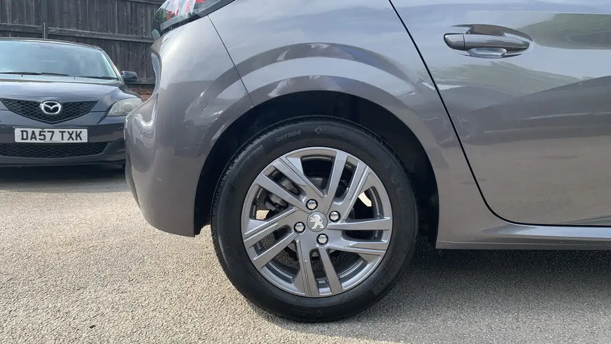 2022-peugeot-208-12-puretech-active-premium-100bhp-eat8-big-15