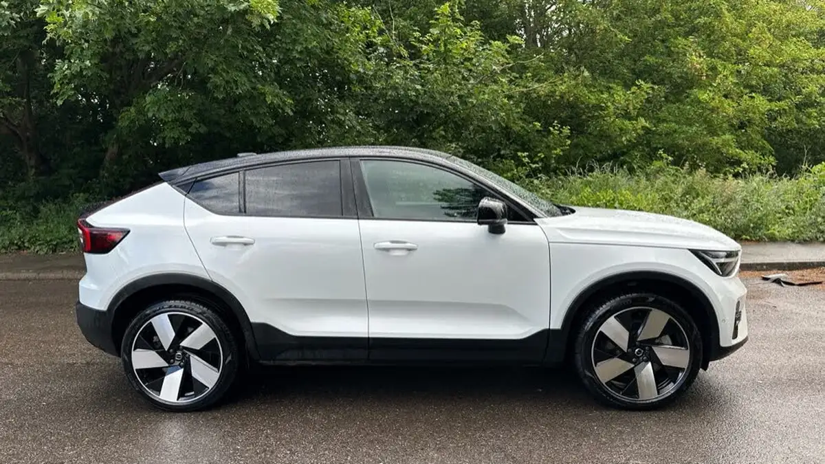 2022-volvo-c40-e-twin-recharge-pro-big-34