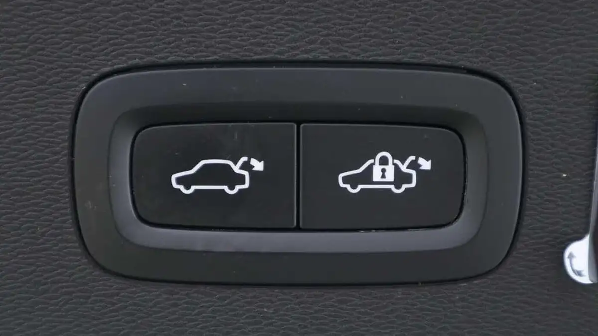 2022-volvo-c40-e-twin-recharge-pro-big-16