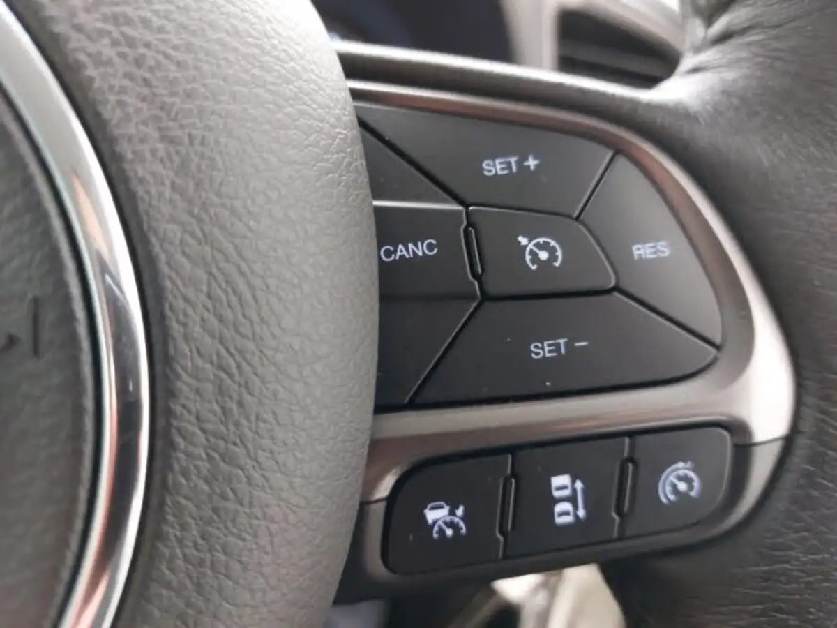 2018-jeep-renegade-13-gse-limited-big-14