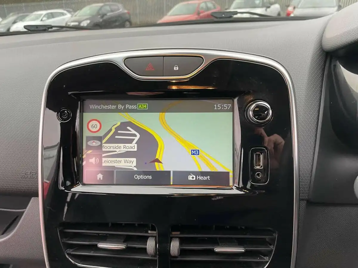 2015-renault-clio-15dci-dynamique-s-medianavss-big-11