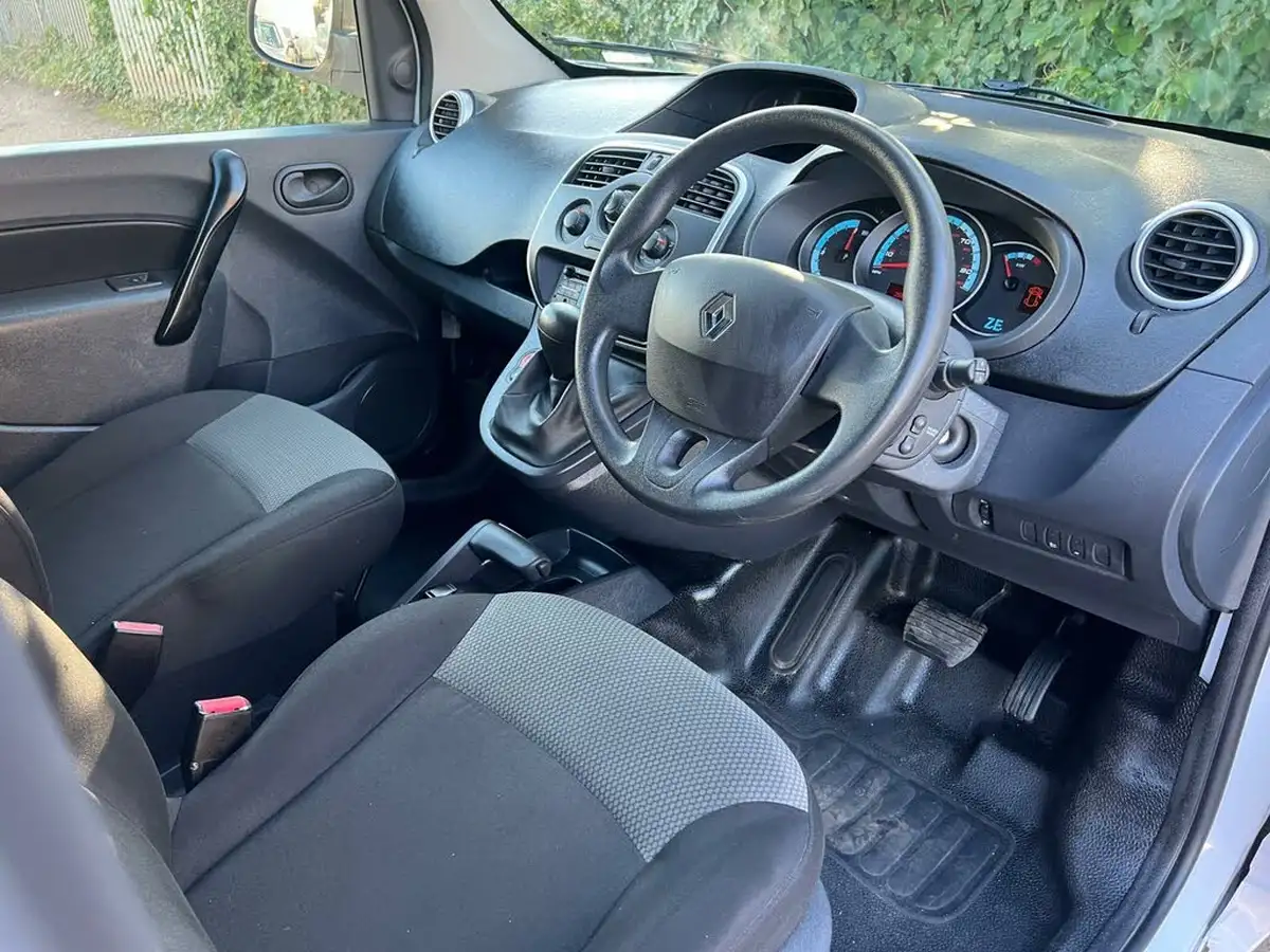2019-renault-kangoo-maxi-e-maxi-ze33-panel-big-10