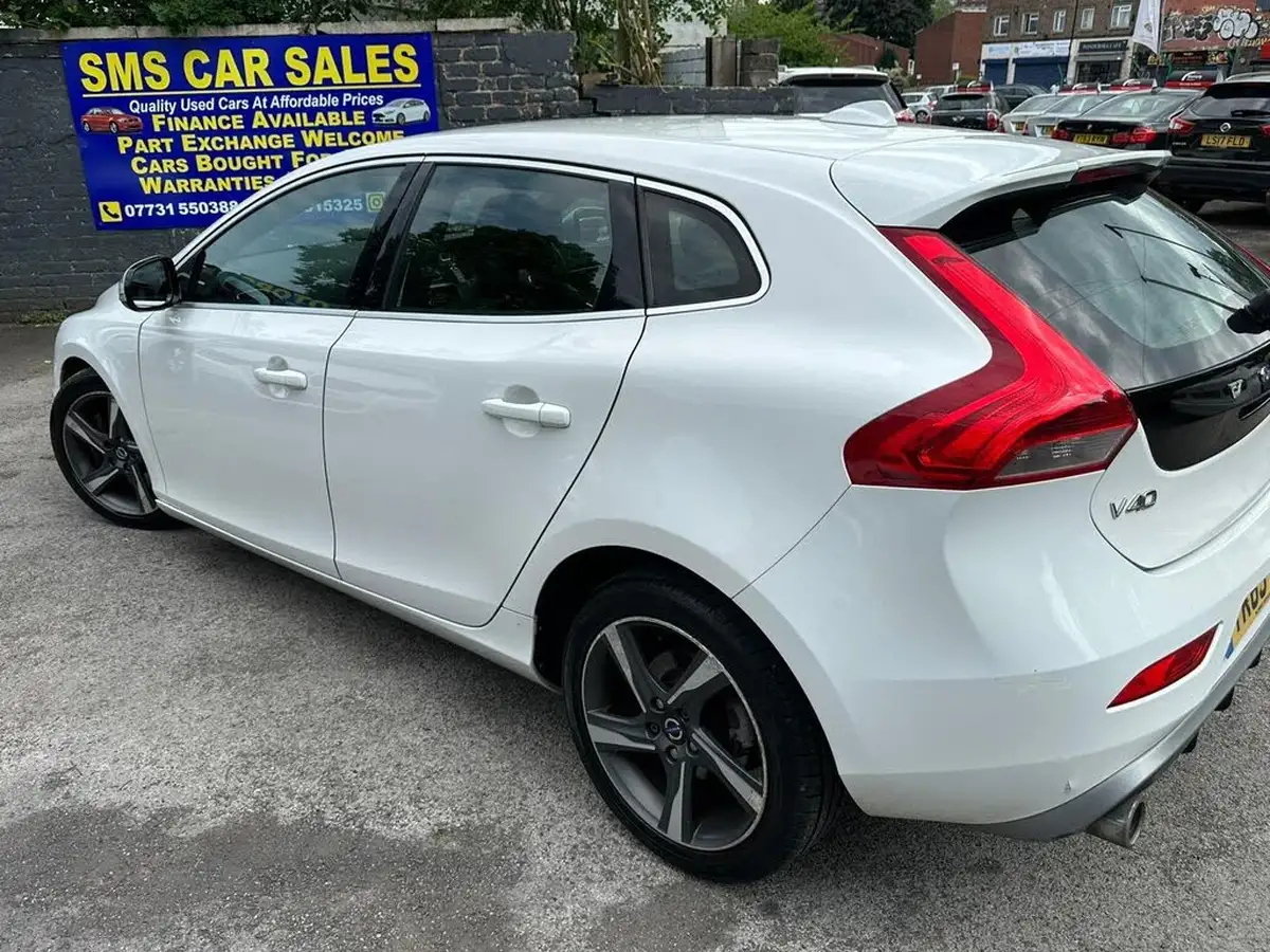 2013-volvo-v40-20td-d4-r-design-big-6