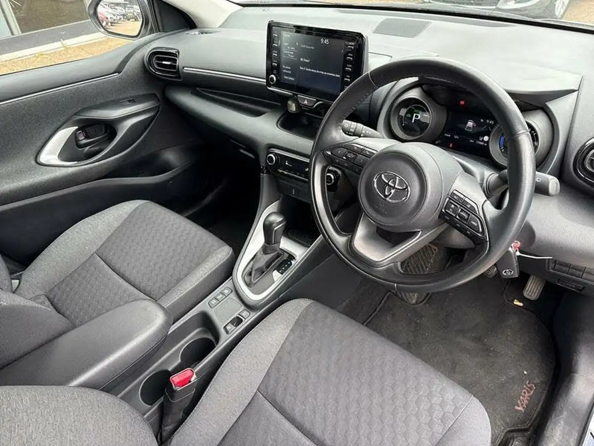2022-toyota-yaris-15-vvt-i-design-big-9