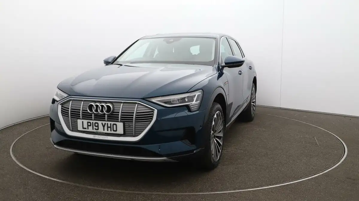 2019-audi-e-tron-55e-big-33