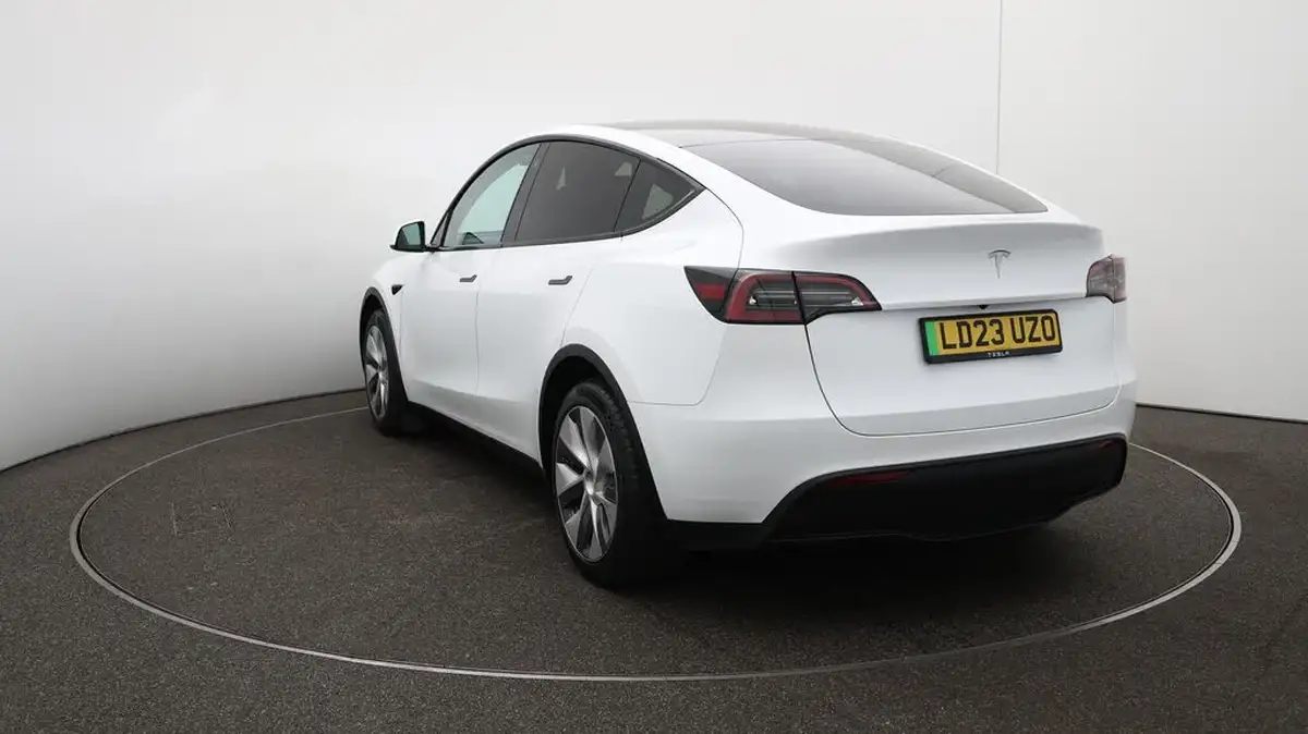 2023-tesla-model-y-e-rwd-big-60