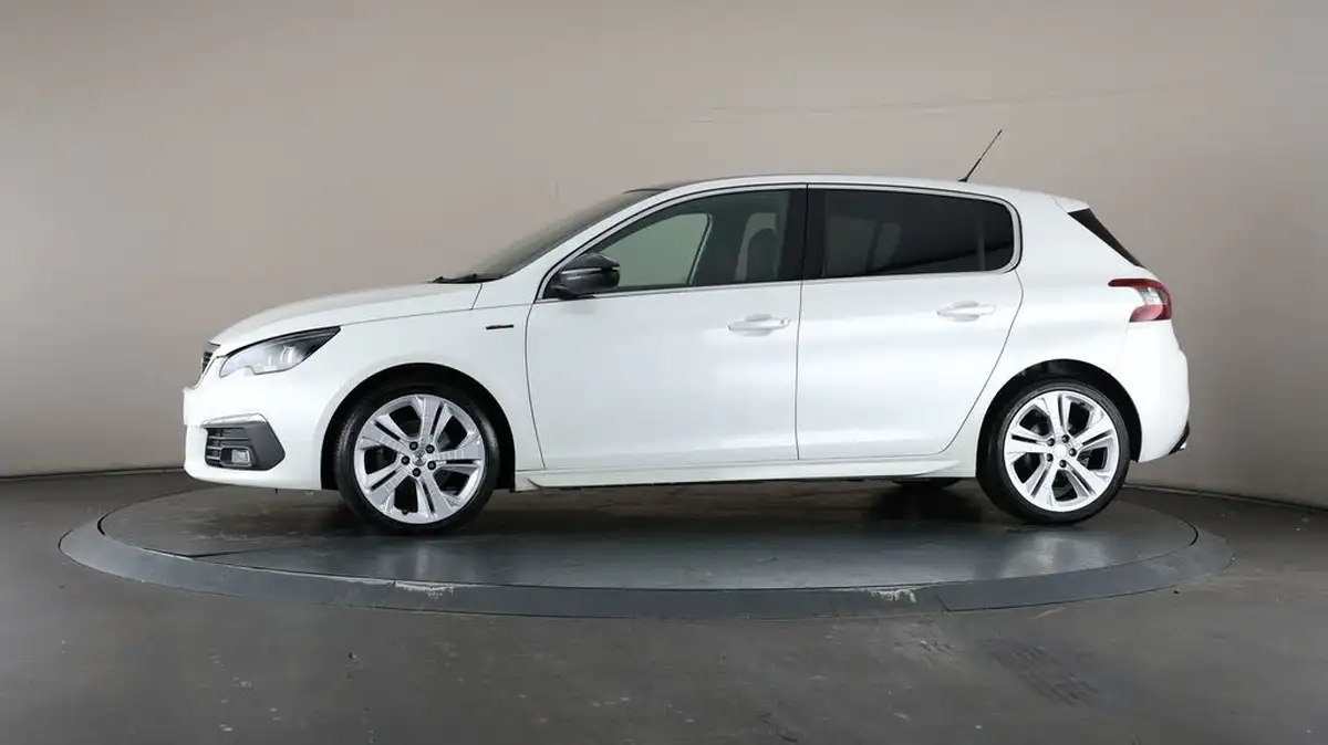 2019-peugeot-308-15-bluehdi-gt-line-big-40