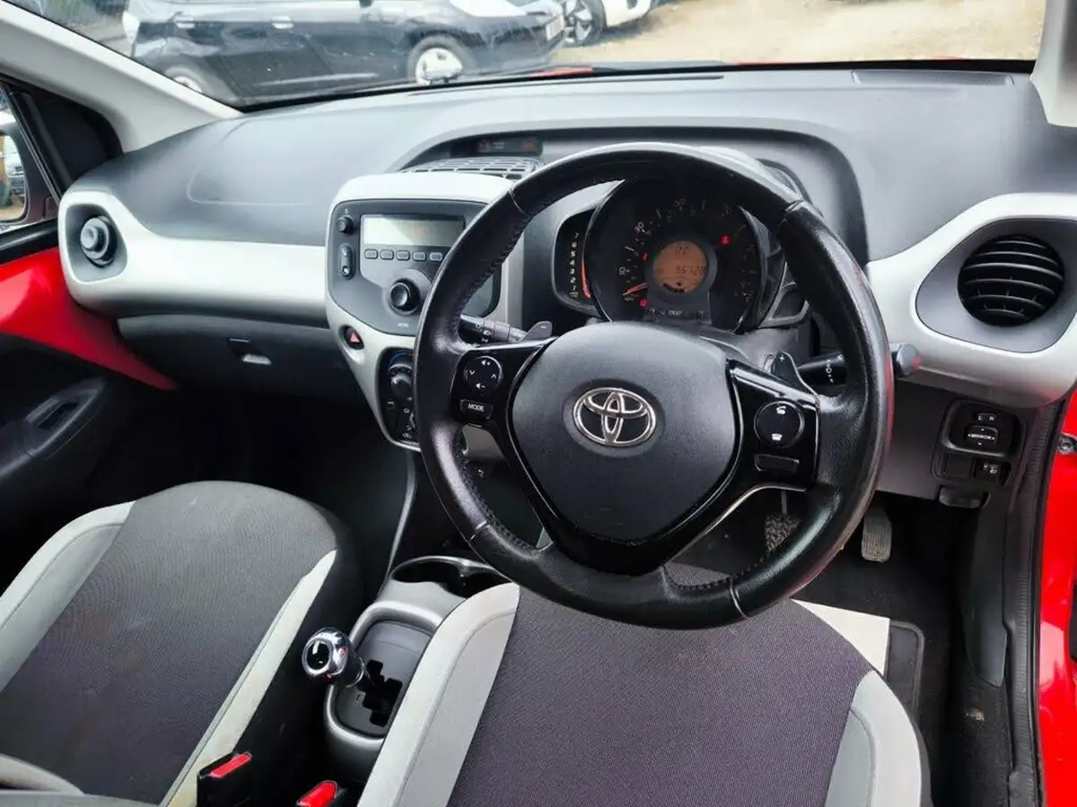 2016-toyota-aygo-10-vvt-i-x-play-68bhp-5d-x-shift-big-15