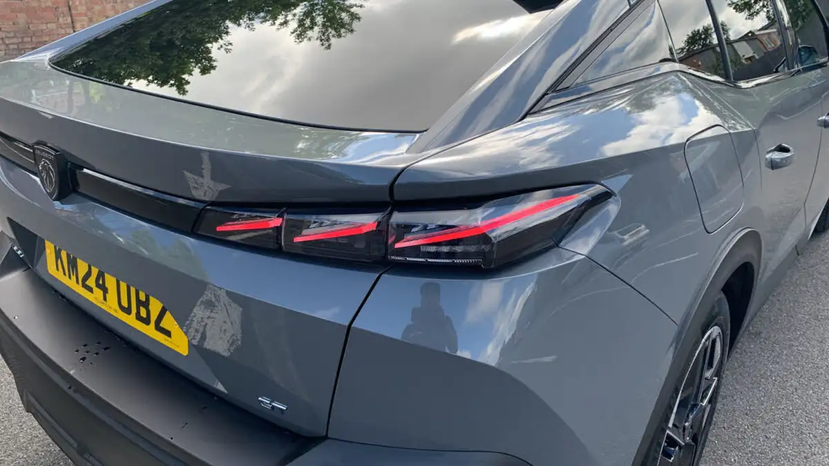 2024-peugeot-408-12-puretech-gt-130ps-ss-eat8-big-44