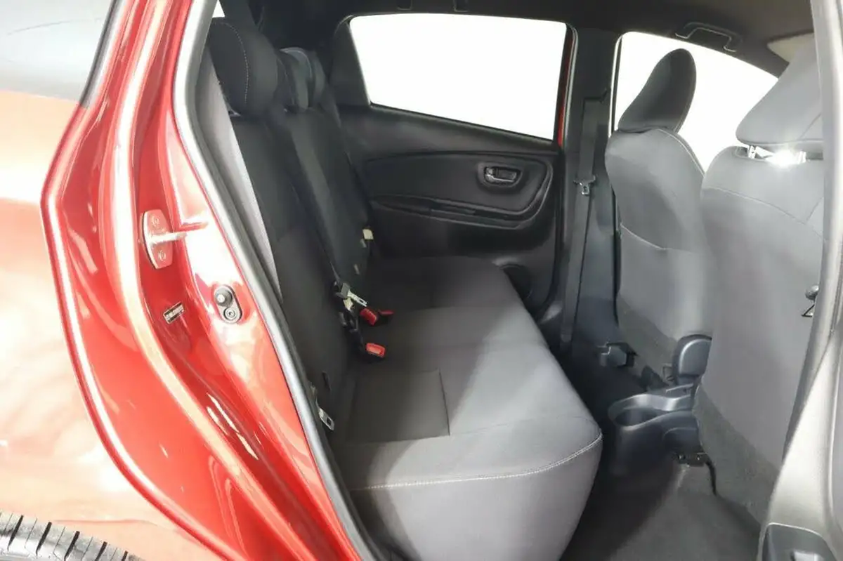 2016-toyota-yaris-133-design-big-36