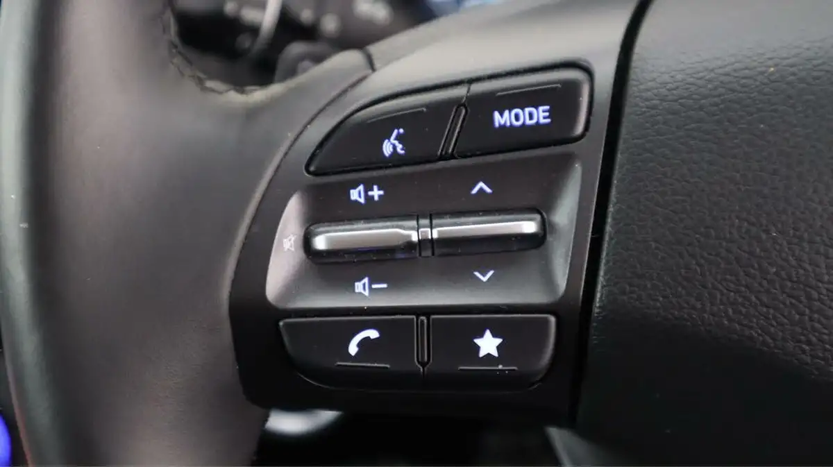 2022-hyundai-kona-e-premium-204ps-64kwh-7kw-obc-big-24