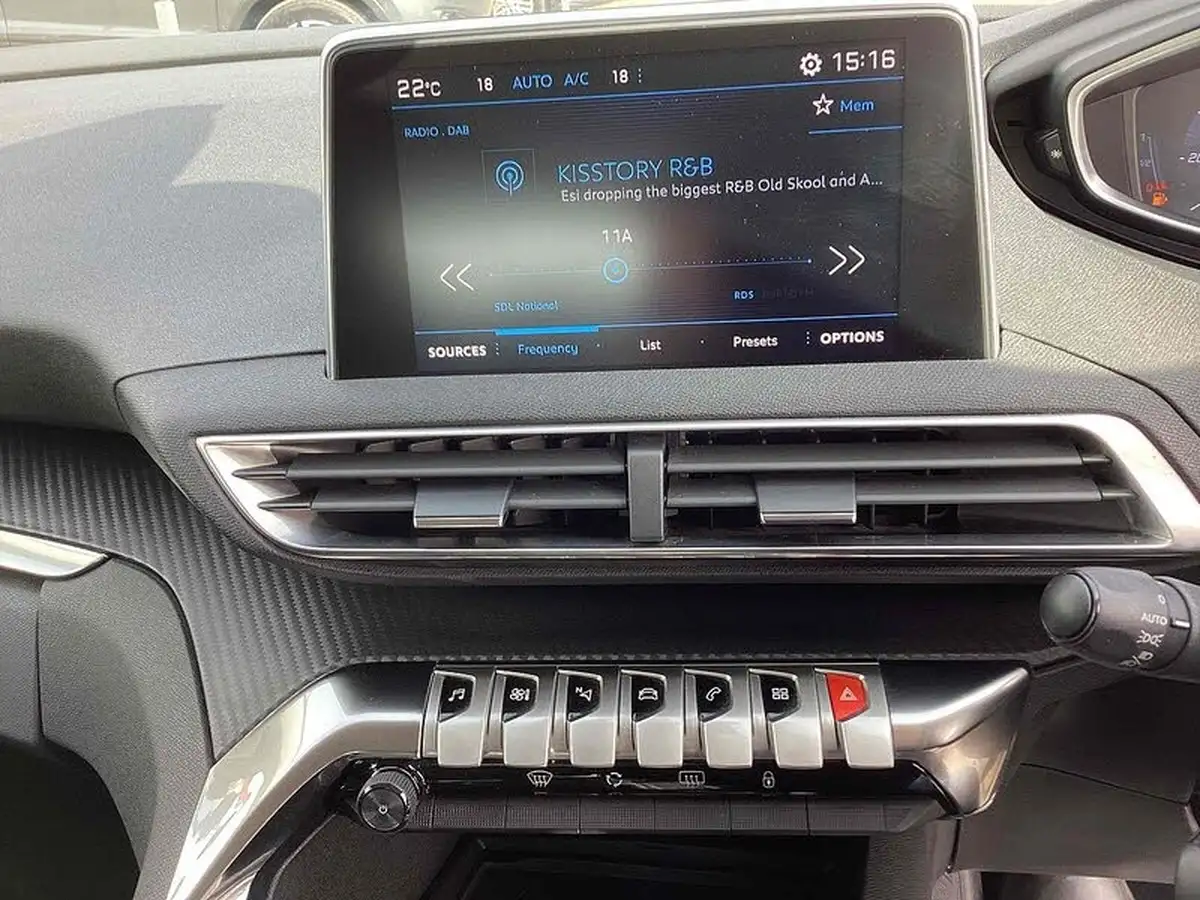 2019-peugeot-3008-suv-big-7