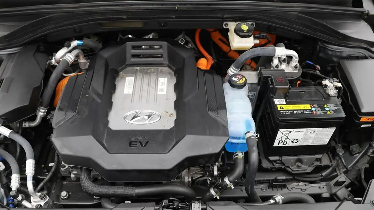 2022-hyundai-ioniq-e-premium-electric-big-19