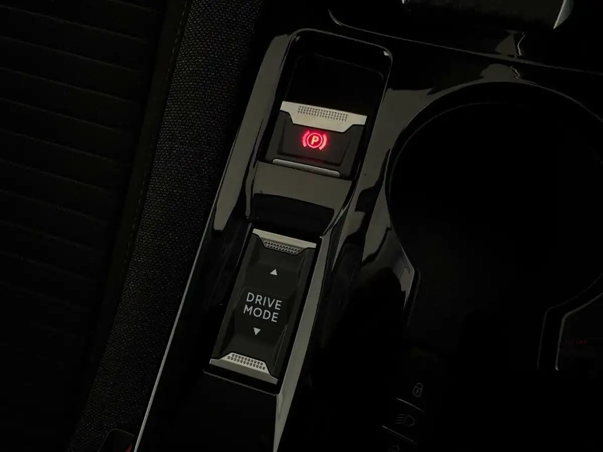 2023-peugeot-208-12-puretech-active-premium-100ps-eat8-big-18