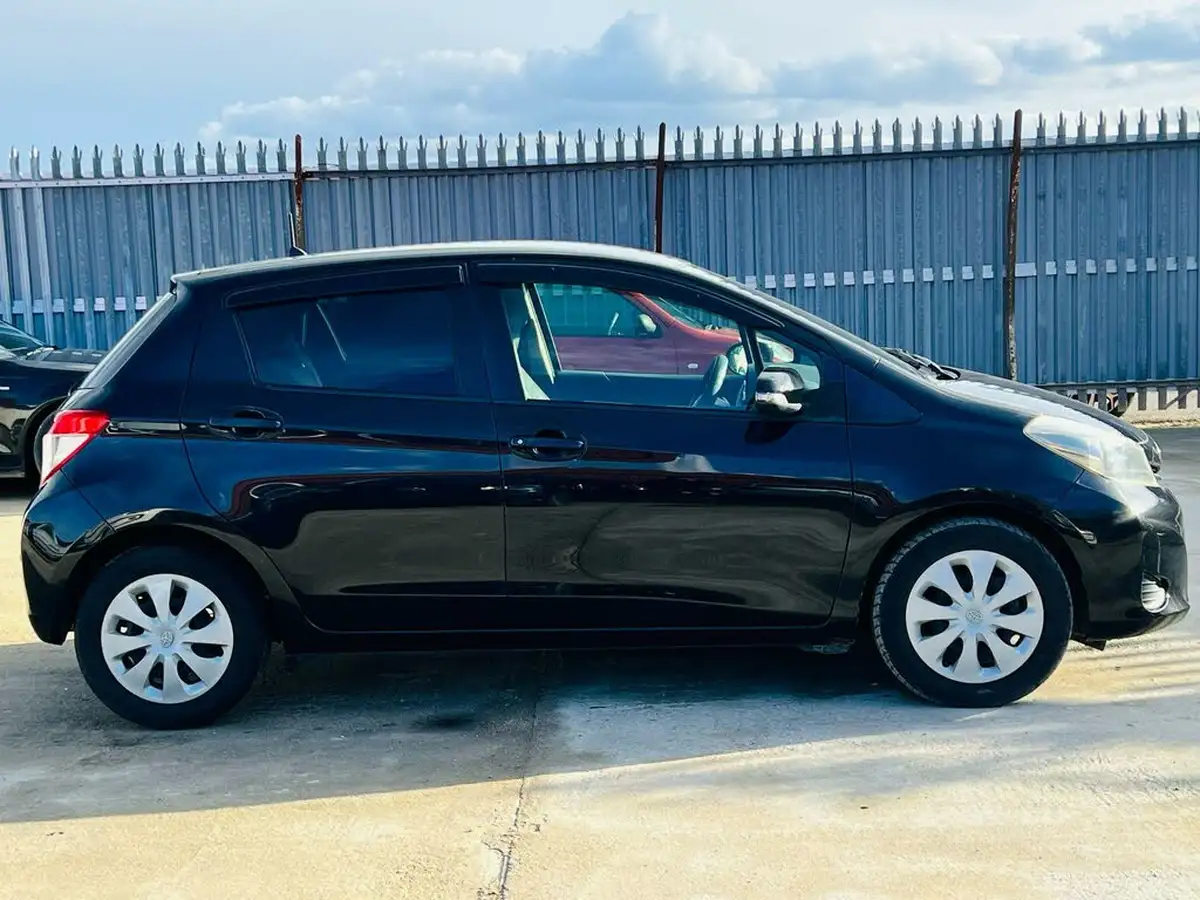2013-toyota-yaris-133-tr-5d-m-drive-s-big-9