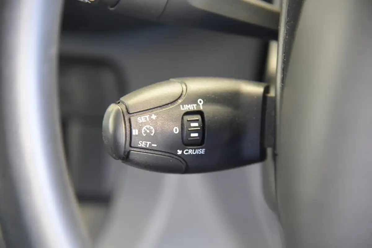 2020-citroen-dispatch-20bluehdi-enterprise-m-1400-120pseu6d-ss-crew-big-17