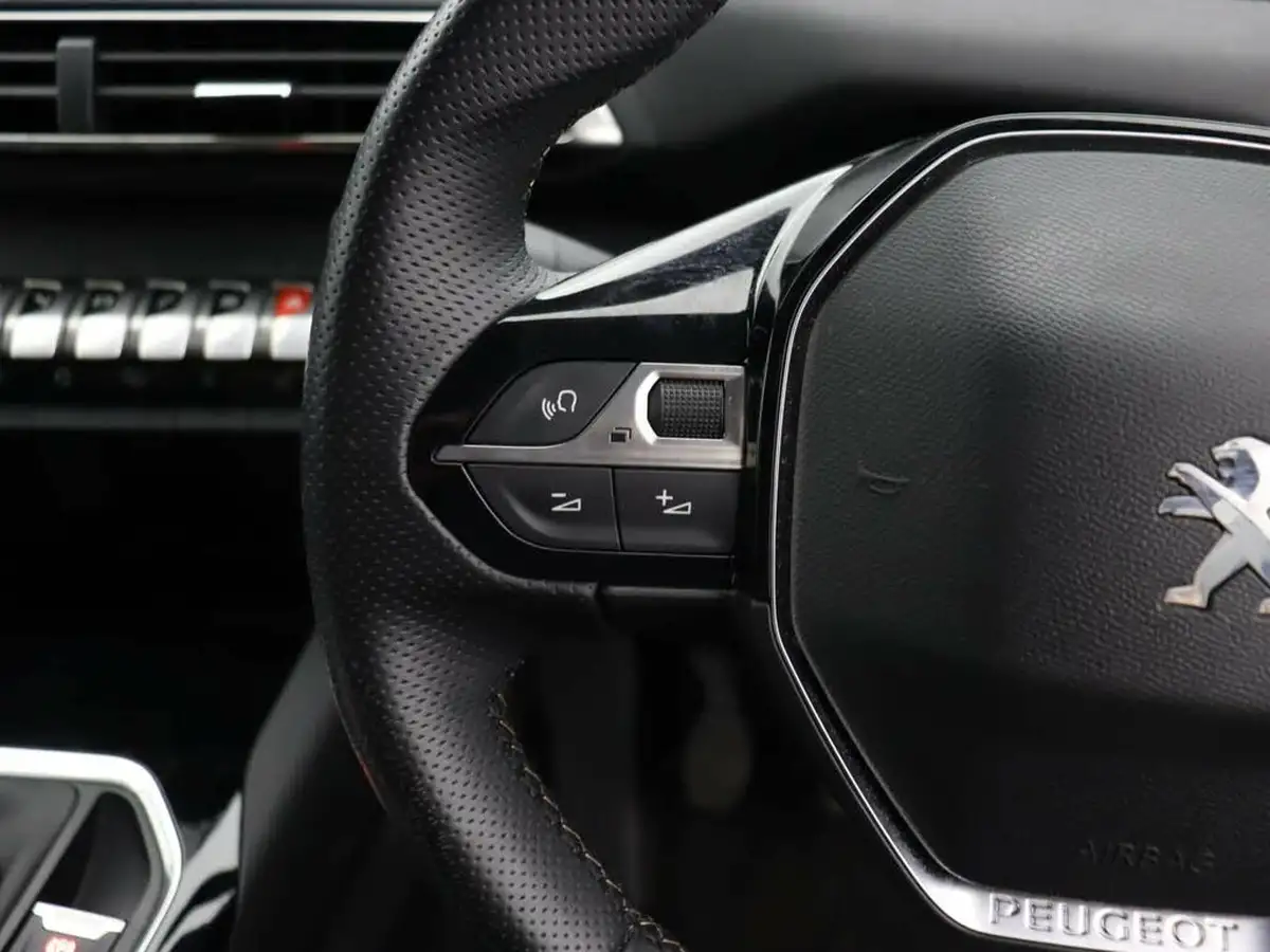 2020-peugeot-3008-suv-12-puretech-gt-line-premium-big-35