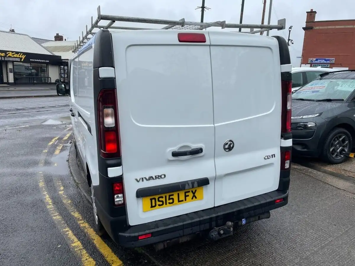 2015-vauxhall-vivaro-16cdti-2900-l2h1-115ps-refrigerated-van-big-10