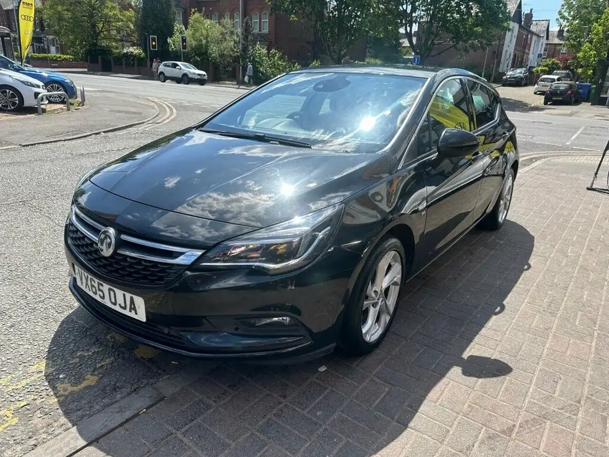 2015-vauxhall-astra-16cdti-sri-nav-136ps-ss-hatchback-big-13