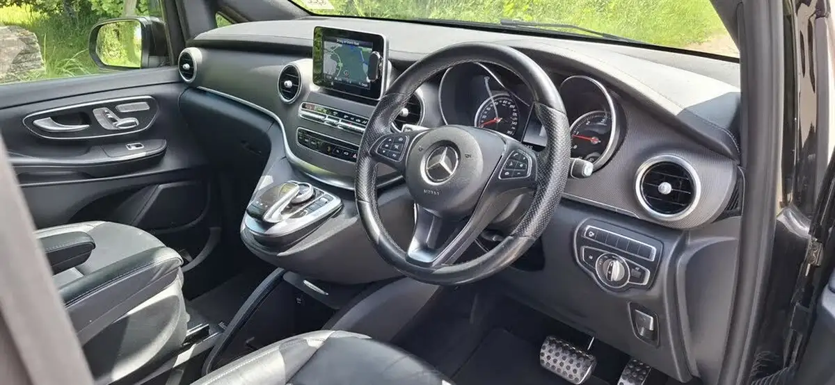 2018-mercedes-benz-v-class-big-3