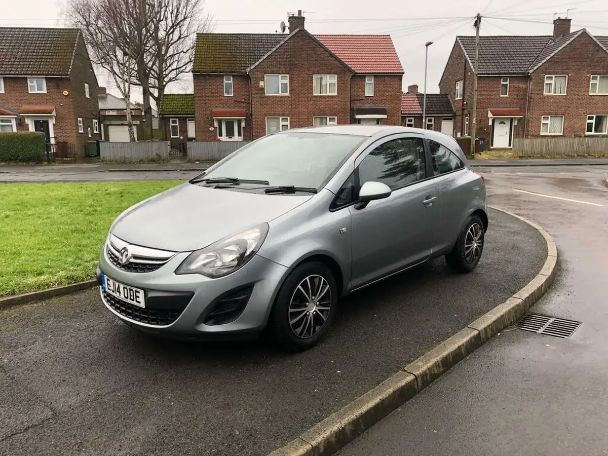 2014-vauxhall-corsa-12-design-16v-85ps-3d-big-2