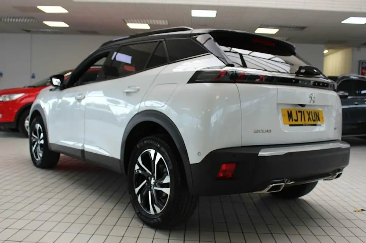 2021-peugeot-2008-suv-12-puretech-gt-big-16