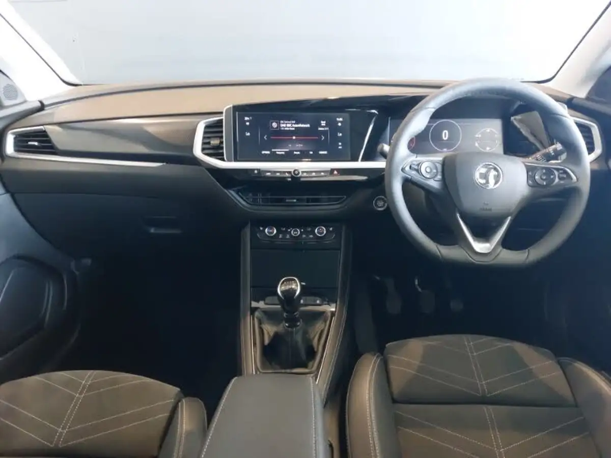 2024-vauxhall-grandland-12-ultimate-130ps-big-2