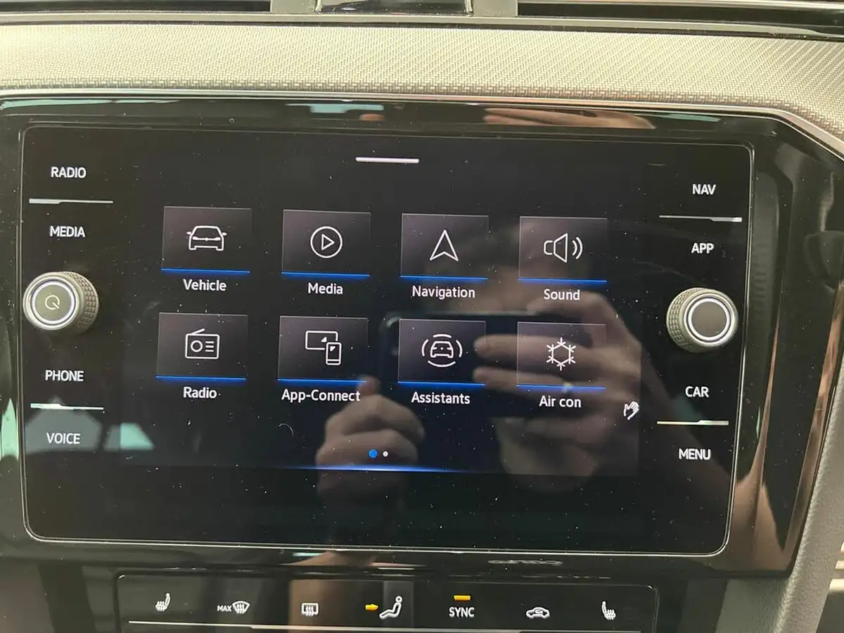 2023-volkswagen-passat-20tdi-r-line-big-23