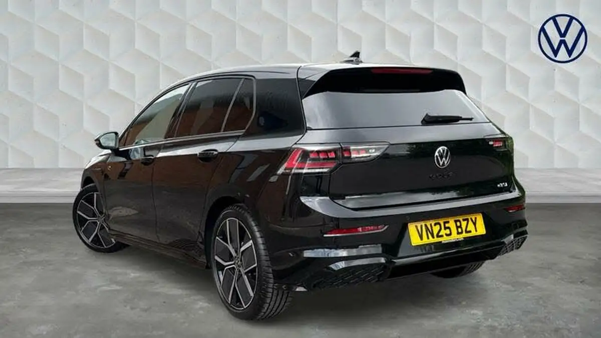 2025-volkswagen-golf-15-etsi-black-edition-big-2