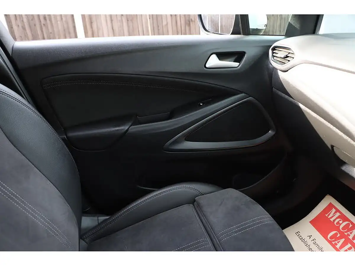 2021-vauxhall-crossland-big-40