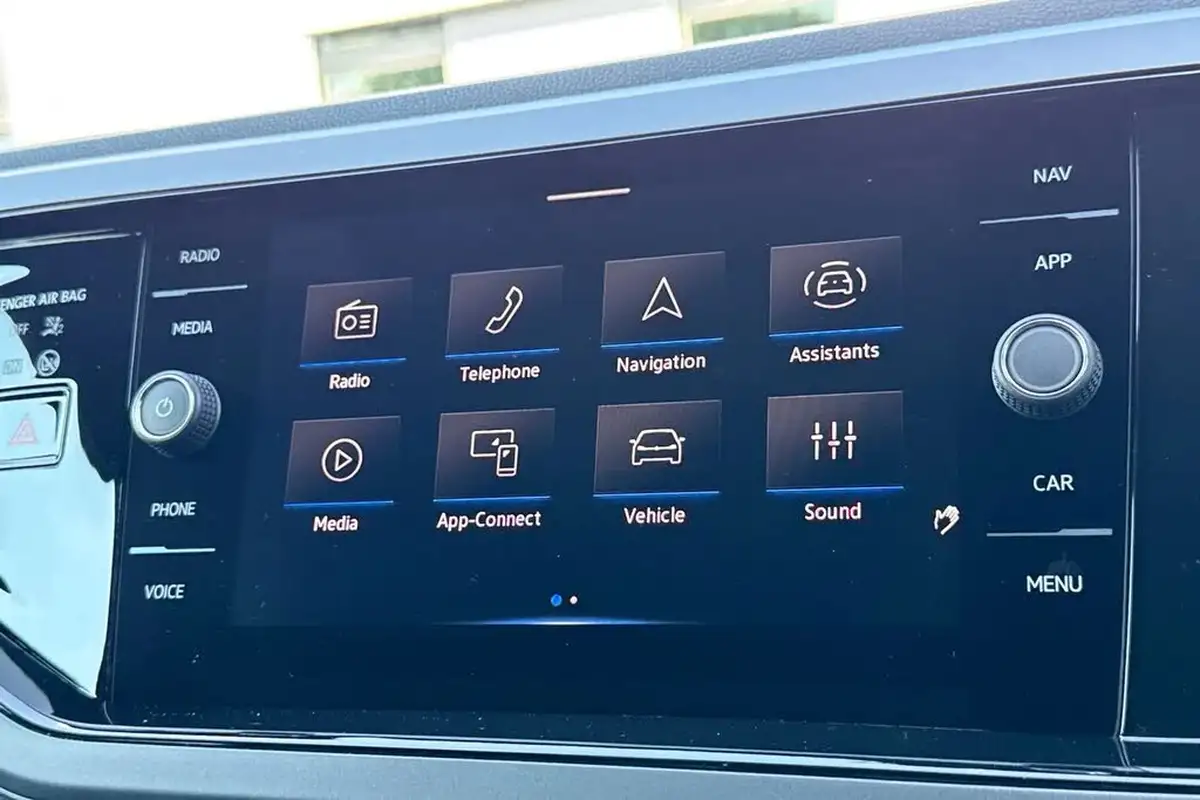 2025-volkswagen-taigo-15-tsi-r-line-big-28