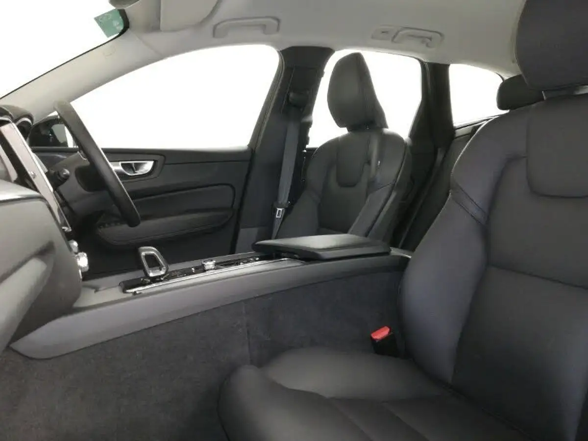 2023-volvo-xc60-20-b5-plus-big-4