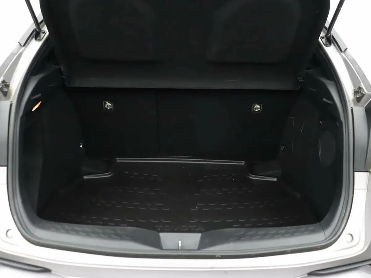 2018-toyota-c-hr-12-dynamic-awd-cvt-big-16