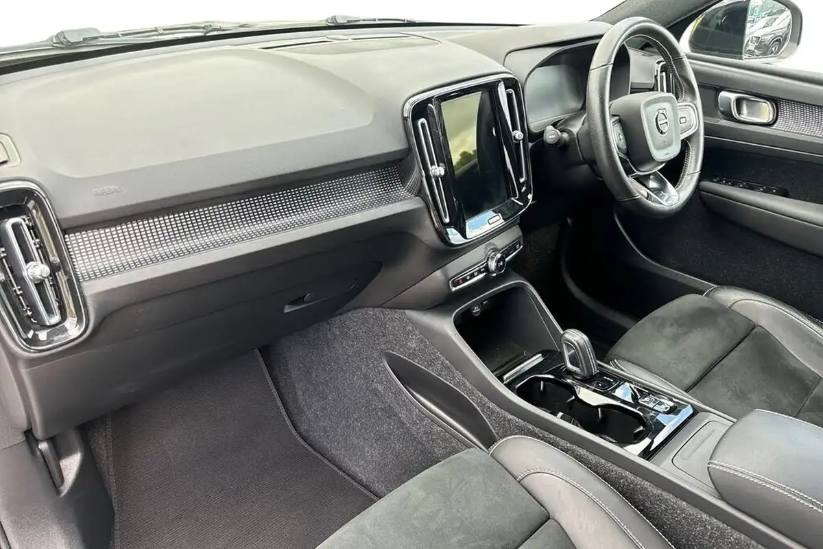 2021-volvo-xc40-15-t3-r-design-161bhp-auto-big-1