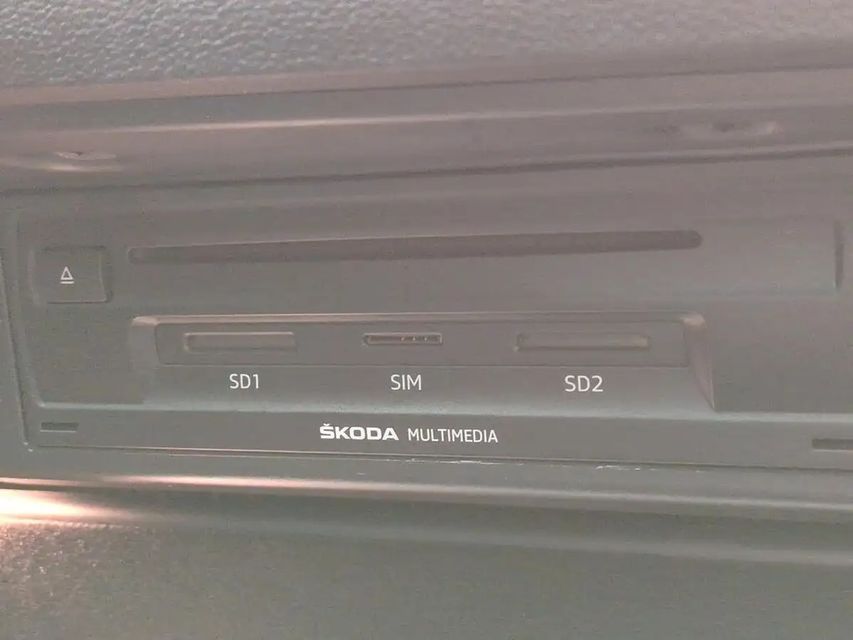 2018-skoda-karoq-20tdi-scr-edition-big-20